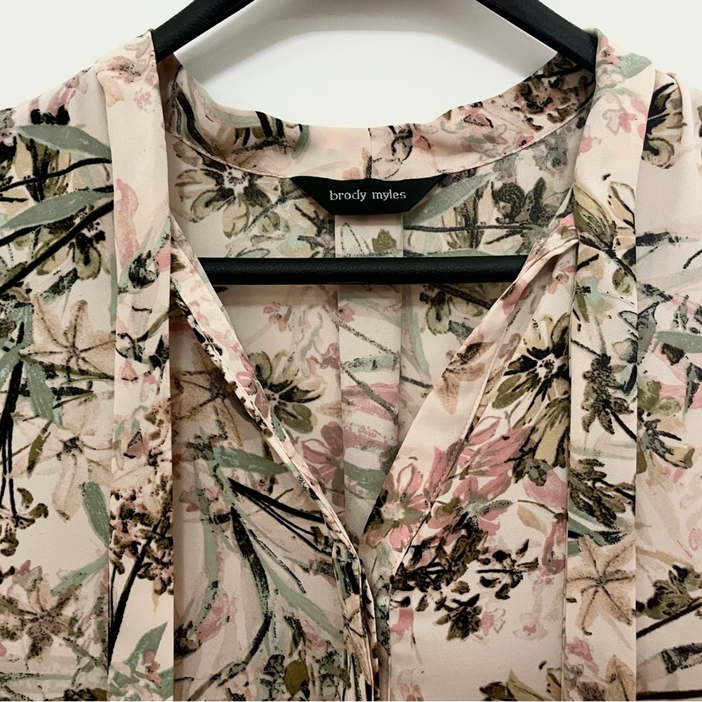 Brody Myles Sleeveless Floral Blouse (S)